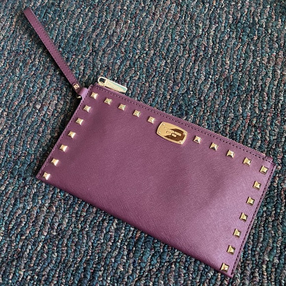 Michael Kors Handbags - Michael Kors Clutch